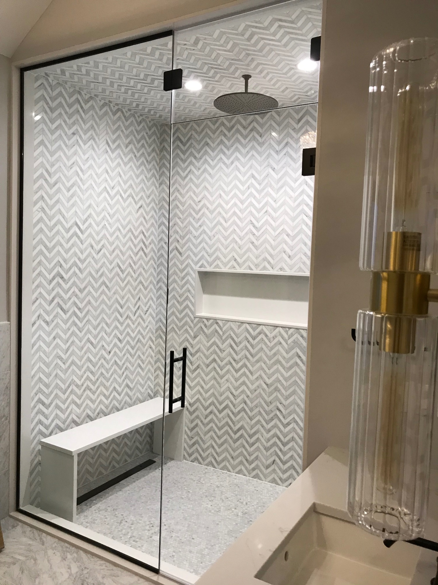 Custom steam shower installed by Makibaki in a Lincolnshire, IL primary bath